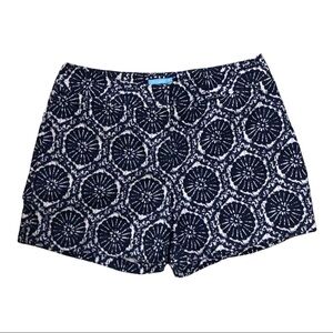 J. McLaughlin Shorts Blue and White Print Walking Shorts Size 2 Cotton